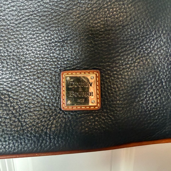 Dooney & Burke pebbled leather shoulder bag - Picture 2 of 9